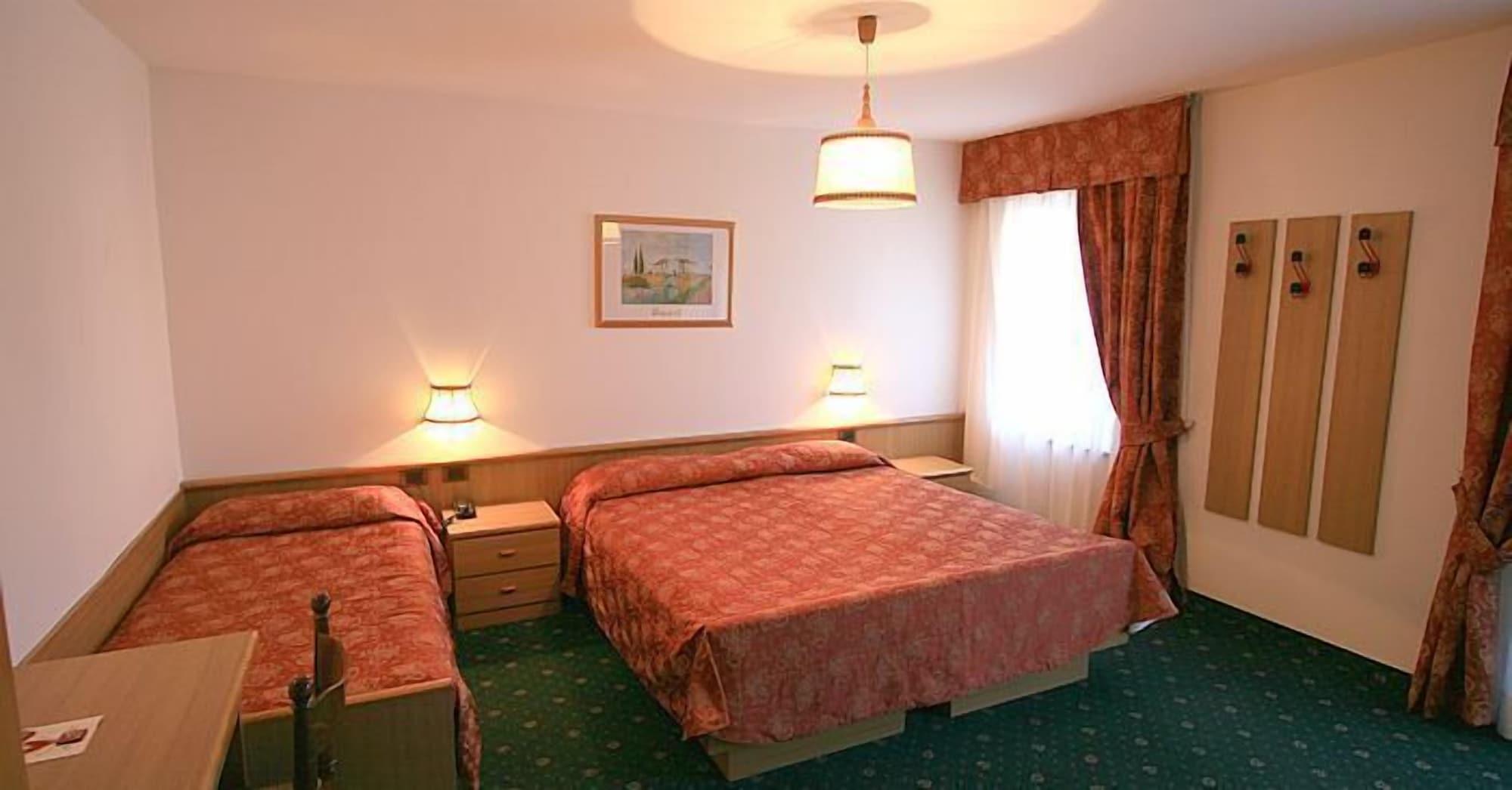 Hotel Arnika Pozza di Fassa Zewnętrze zdjęcie