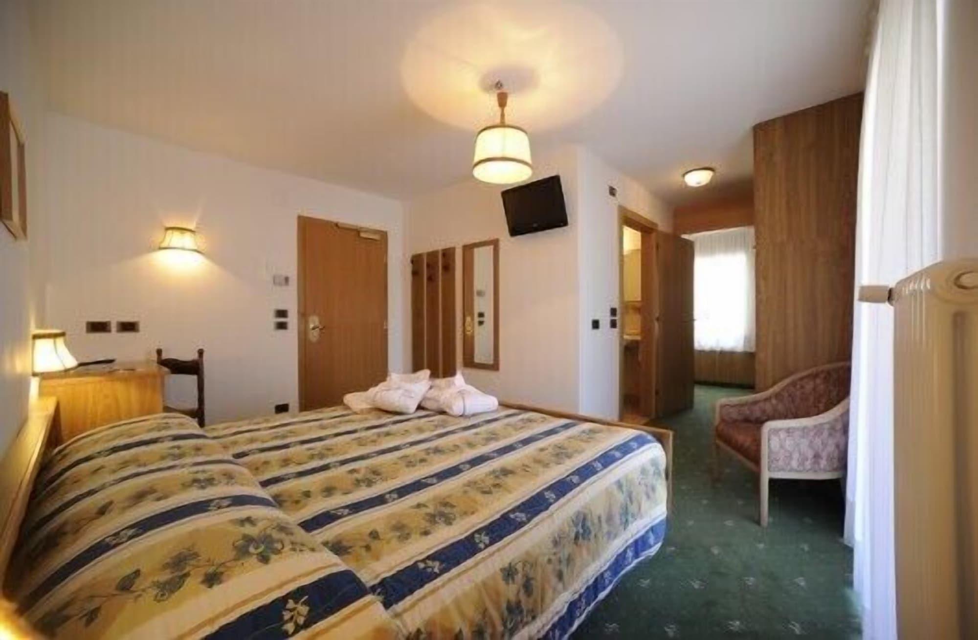 Hotel Arnika Pozza di Fassa Zewnętrze zdjęcie
