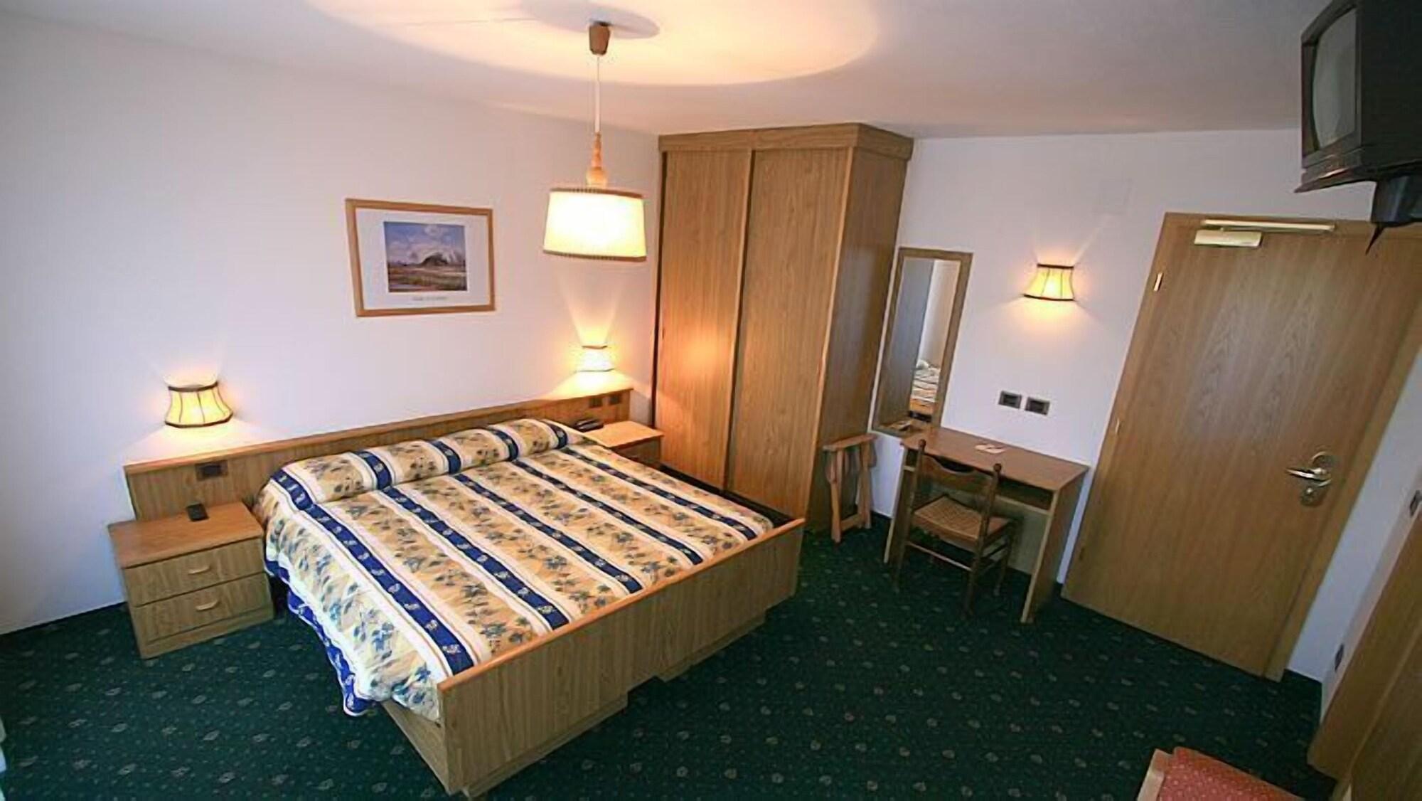 Hotel Arnika Pozza di Fassa Zewnętrze zdjęcie