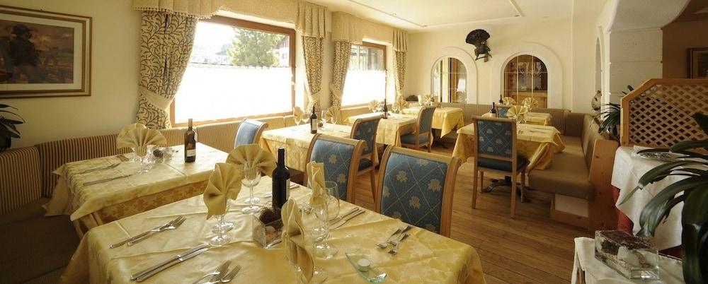 Hotel Arnika Pozza di Fassa Zewnętrze zdjęcie