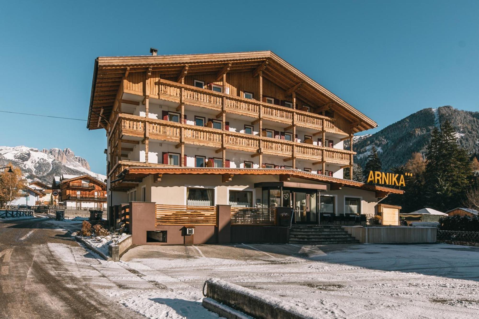 Hotel Arnika Pozza di Fassa Zewnętrze zdjęcie