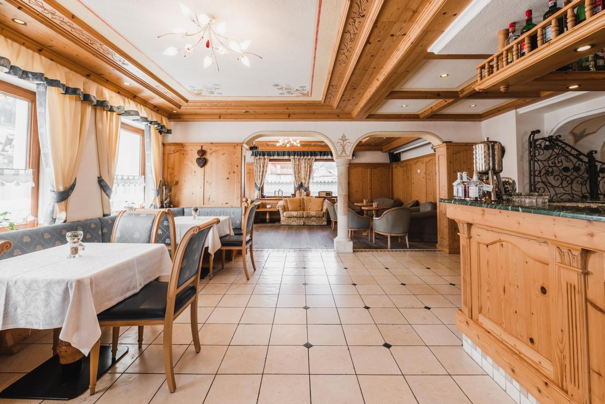 Hotel Arnika Pozza di Fassa Zewnętrze zdjęcie