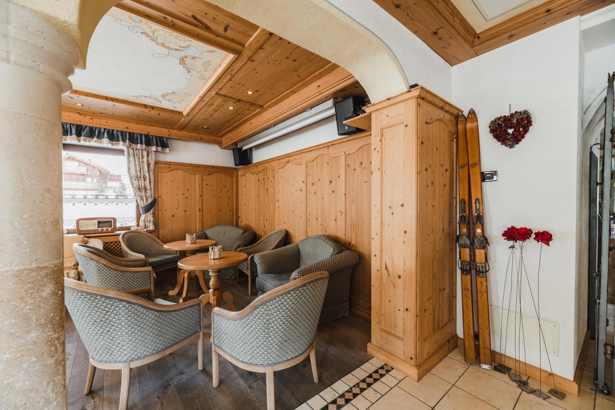 Hotel Arnika Pozza di Fassa Zewnętrze zdjęcie