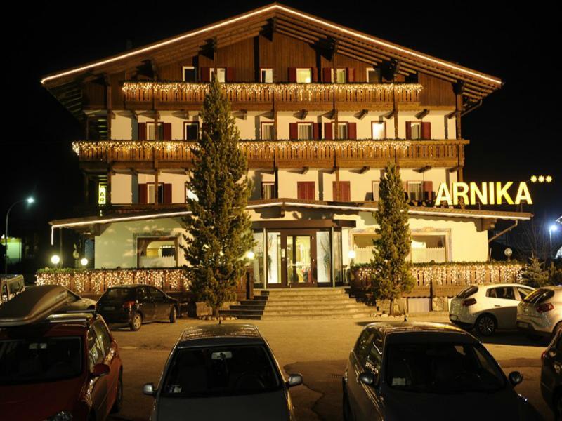 Hotel Arnika Pozza di Fassa Zewnętrze zdjęcie