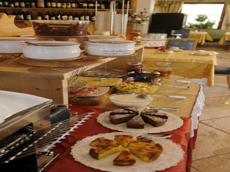 Hotel Arnika Pozza di Fassa Zewnętrze zdjęcie