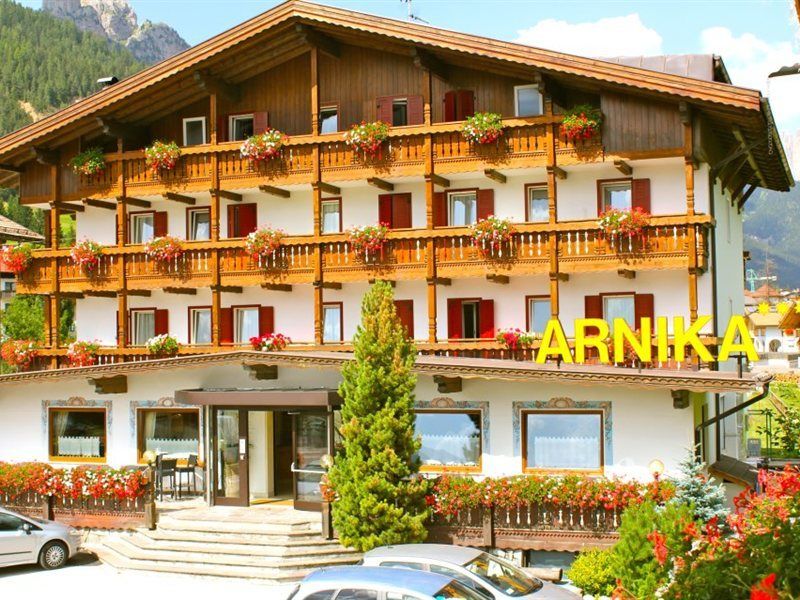 Hotel Arnika Pozza di Fassa Zewnętrze zdjęcie